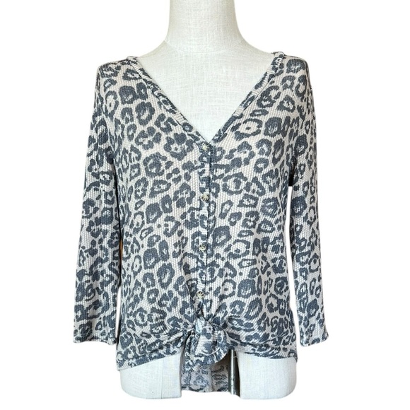 No Comment Large Ribbed Thermal Leopard Print Long Sleeve Button Tie Front Shirt - Picture 1 of 8